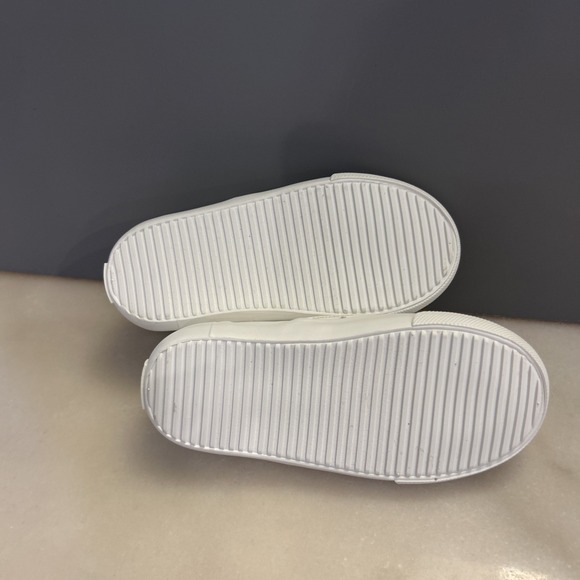 Old Navy Toddler Girls Rainbow Star Perforated White Slip On Sneakers Sz 8 NWOT - Picture 9 of 9